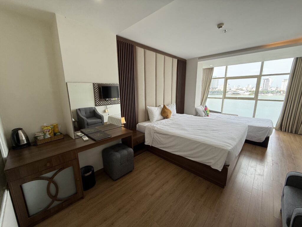 Pariat River Front Hotel